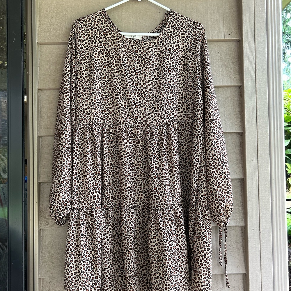 Jade by Jane dress leopard pattern, tiered style tie sleeve hems. USA made